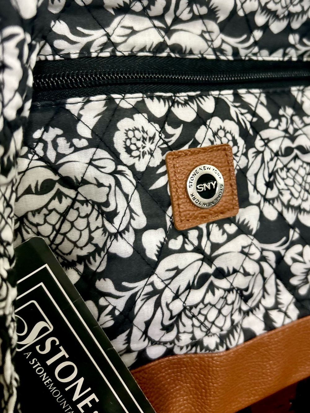 Stone Mountain NY quilted tote bag -black & white pattern - faux leather bottom - Picture 3 of 14